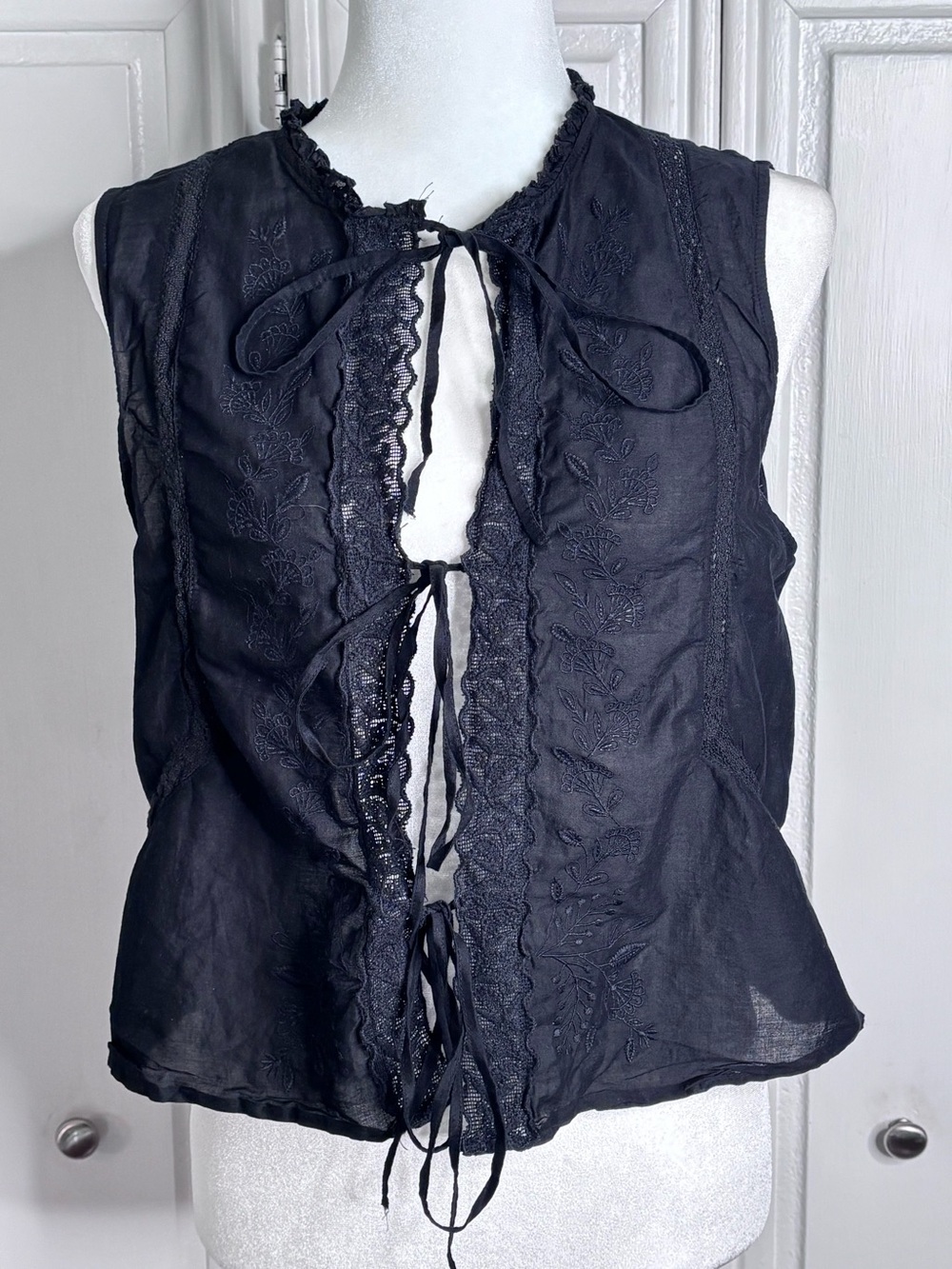 Zara Black Embroidered Tie-Front Sleeveless Camisole size M